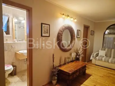 Brač, Supetar, freistehendes zweistöckiges Haus zu verkaufen - 18