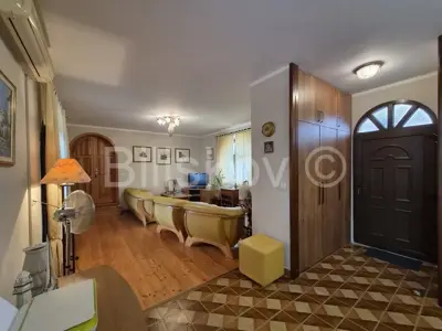 Brač, Supetar, freistehendes zweistöckiges Haus zu verkaufen - 10