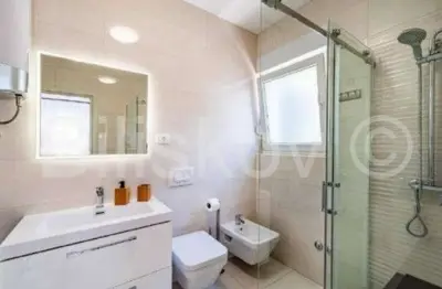 Haus 200 m², Okrug Gornji, Meerblick und Privatsphäre - 8