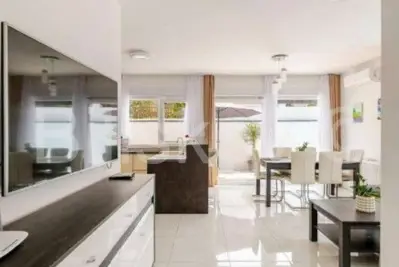Haus 200 m², Okrug Gornji, Meerblick und Privatsphäre - 12