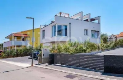 Haus 200 m², Okrug Gornji, Meerblick und Privatsphäre