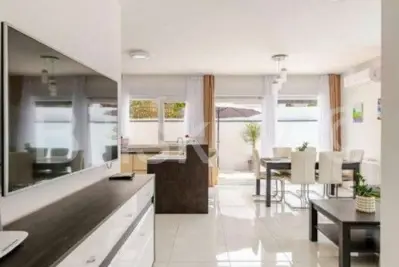 Kuća 200 m², Okrug Gornji, pogled na more i privatnost - 12