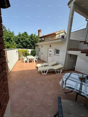 Kuća s pomoćnim objektom. Medulin. Centar. - 18