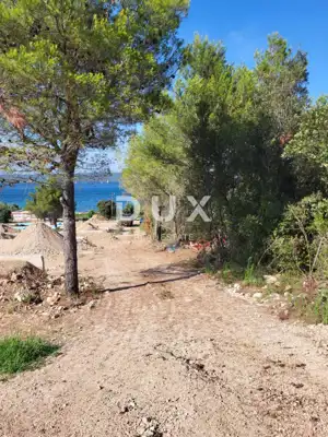 Agricultural land, Neviđane - by the main road, 150 m from the sea