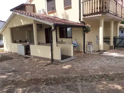 NOVIGRAD - Prodaja dva stana u obiteljskoj kući - 22