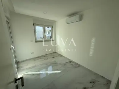 Stan 165,4 m², Makarska - pogled na more i lođe - 12