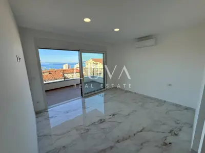 Stan 165,4 m², Makarska - pogled na more i lođe - 7