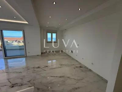 Stan 165,4 m², Makarska - pogled na more i lođe - 9