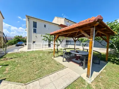 Haus zum Kauf in Strožanac, 200 m² - 2