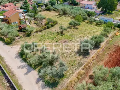 Istra, Kaštelir - building plot for 3 houses with pools - 9