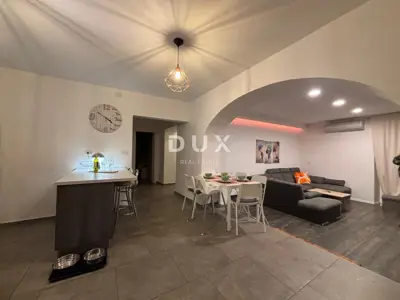 Wohnung 100 m², Opatija - Centar, Terrasse und Parkplatz
