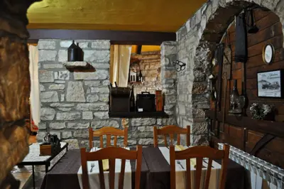 ISTRA, BUJE - Poslovno-stambeni objekt s uhodanim poslom - 6