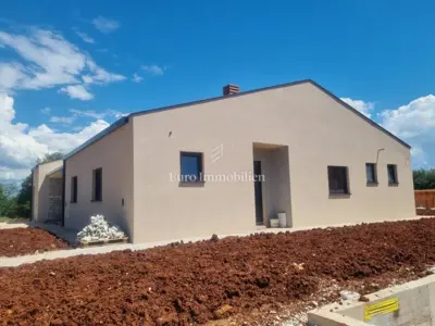ISTRA - single-storey house with 3 bedrooms