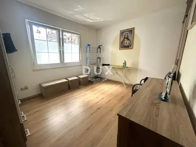 DALMATIEN, VODICE - 3 Zimmer Wohnung im Erdgeschoss, 450 m vom Strand, Parkplatz, - 3