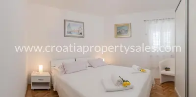 Kuća na Braču, mirno mjesto u središtu otoka, bazen i vrt - 9