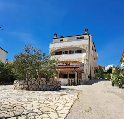Apartmenthaus 400 m², Krk - 9 Apartments und Meerblick