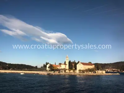 Kuća 75 m², centar otoka Visa - 180 m od mora