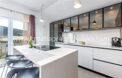 House in Omiš, 490 m² of land and heated pool - 7