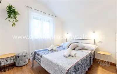 House in Omiš, 490 m² of land and heated pool - 11