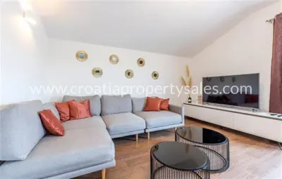 House in Omiš, 490 m² of land and heated pool - 6