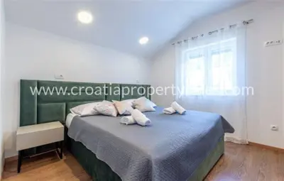 House in Omiš, 490 m² of land and heated pool - 9