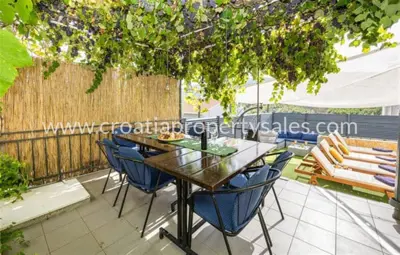 House in Omiš, 490 m² of land and heated pool - 2