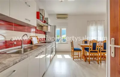 House in Omiš, 490 m² of land and heated pool - 10