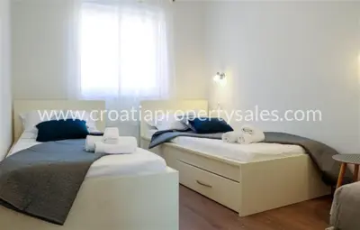 House in Omiš, 490 m² of land and heated pool - 8