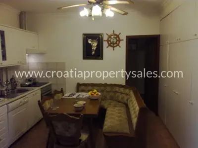 Kuća, Brač, 150 m², 395 000 € - 6