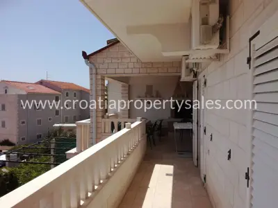 Kuća, Brač, 150 m², 395 000 € - 2