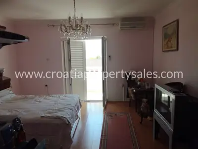 Kuća, Brač, 150 m², 395 000 € - 9