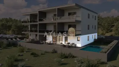 Stan 123 m², Novigrad - privatno dvorište i bazen