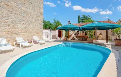 Haus 210 m², Kanfanar - zwei Steinvillen mit Pool