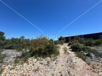 Grundstück 4 475 m², Pirovac - an der Hauptstraße und 250 m vom Meer entfernt - 4