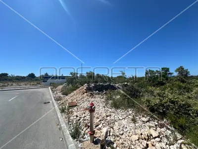 Grundstück 4 475 m², Pirovac - an der Hauptstraße und 250 m vom Meer entfernt - 3