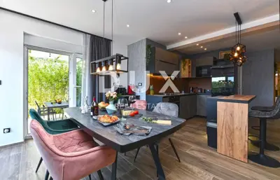 Wohnung 197 m², Pješčana Uvala - 200 m zum Meer, Gartenanlage - 4