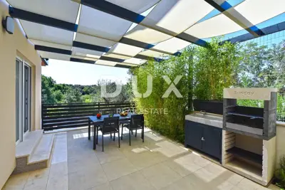 Wohnung 197 m², Pješčana Uvala - 200 m zum Meer, Gartenanlage - 15