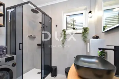 Wohnung 197 m², Pješčana Uvala - 200 m zum Meer, Gartenanlage - 9