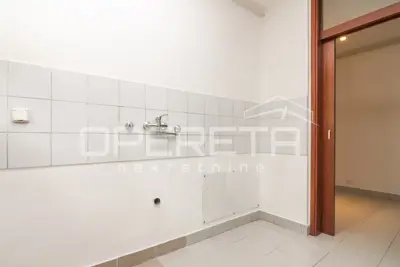 Stan 49 m², Folnegovićevo naselje - 2 sobe, balkon - 6