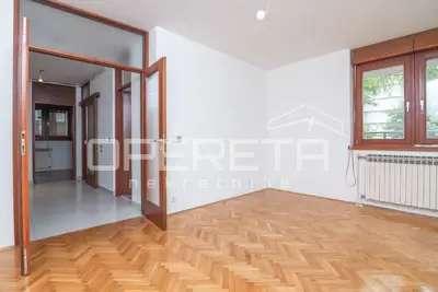 Stan 49 m², Folnegovićevo naselje - 2 sobe, balkon - 2