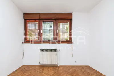 Stan 49 m², Folnegovićevo naselje - 2 sobe, balkon - 10