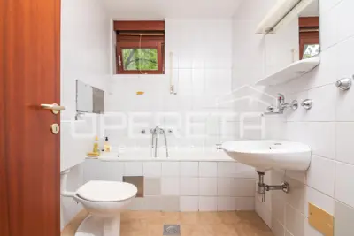 Stan 49 m², Folnegovićevo naselje - 2 sobe, balkon - 8