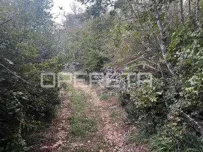 Building plot in Loborica, 8 km from Pula, neat access