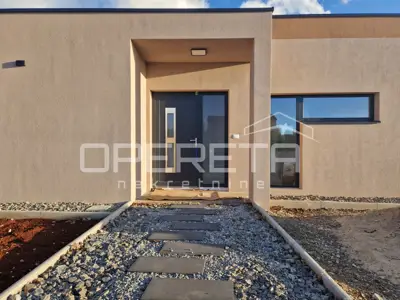 House for sale in Svetvinčenat, 90 m²