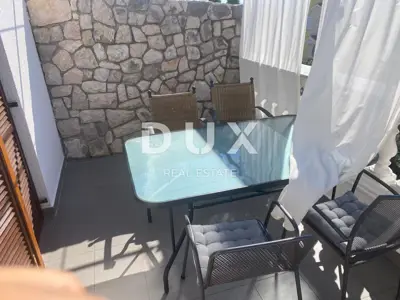 Wohnung 100 m², Njivice - 450 m vom Meer, 3 Terrassen - 2