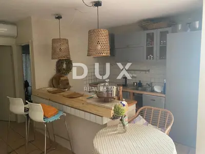 Wohnung 100 m², Njivice - 450 m vom Meer, 3 Terrassen - 10