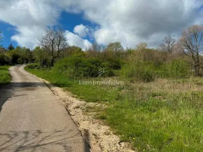 Building land 2,870 m², Pićan - quiet location - 5