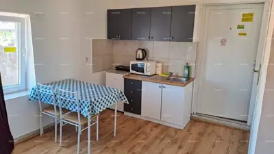 Stan 72 m², Pula Centar - 3 studio apartmana