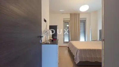 Villa 297 m², Kostrena - Meerblick und Aufzug - 14