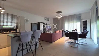 Villa 297 m², Kostrena - sea view and lift